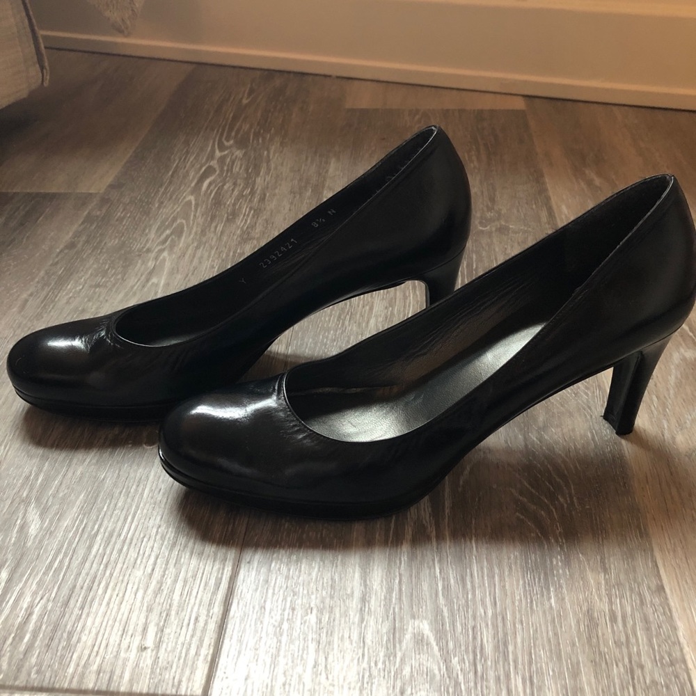 Stuart Weitzman Black Pumps